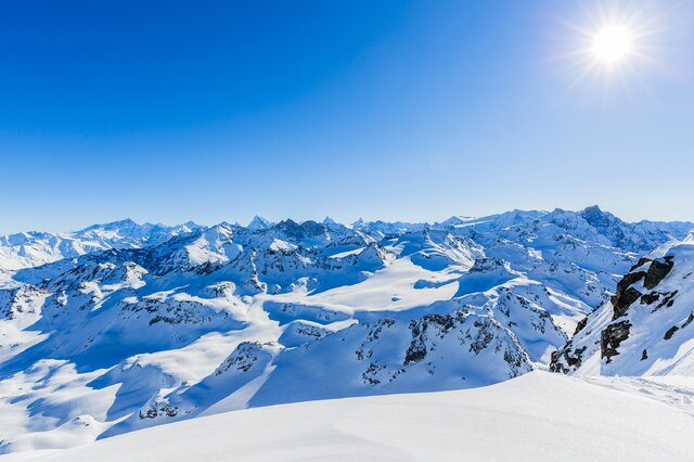 瑞士圣莫里兹滑雪场与采尔马特滑雪场：冬季运动与天堂般的滑雪体验